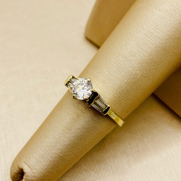 EUC Vintage 10k Yellow Gold Engagement Ring - Picture 3 of 15